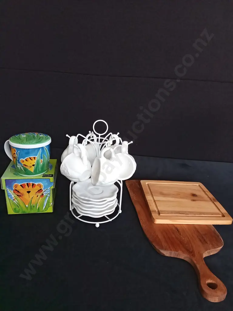 CERAMIC CUP AND SAUCER SET 2 CHIPPING BOARDS AND A TIGER MUG WITH LID Image 1++