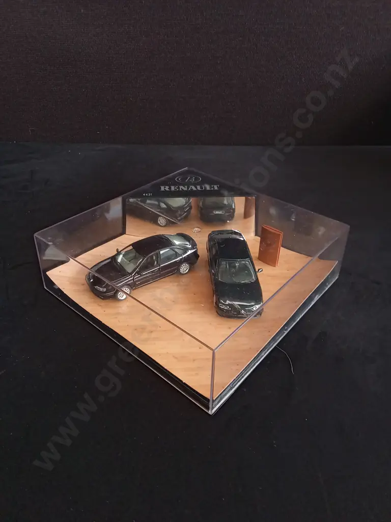 VITESSE 1:43 SCALE RENAULT LAGUNA MODEL SET Image 1++
