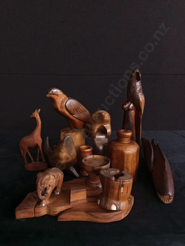 ASSORTED WOODEN DECORATIVE ITEMS Image 1++
