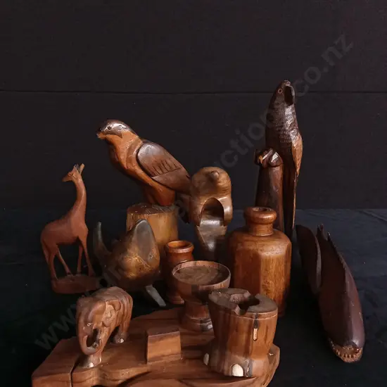 ASSORTED WOODEN DECORATIVE ITEMS