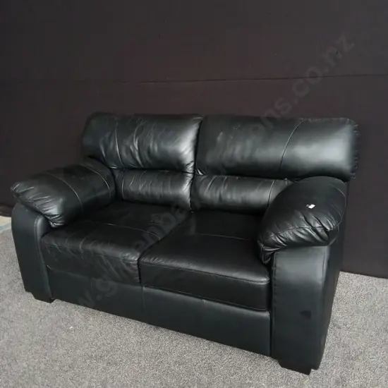 2 SEATER BLACK LEATHER COUCH