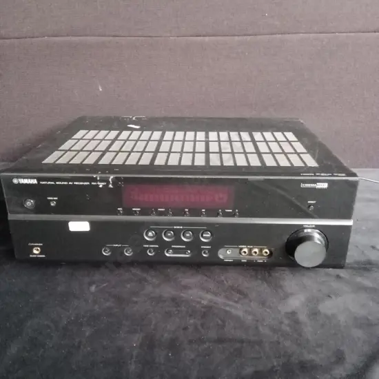 YAMAHA RX-V467 RECEIVER POWERS ON BUT UNTESTED NO REMOTE