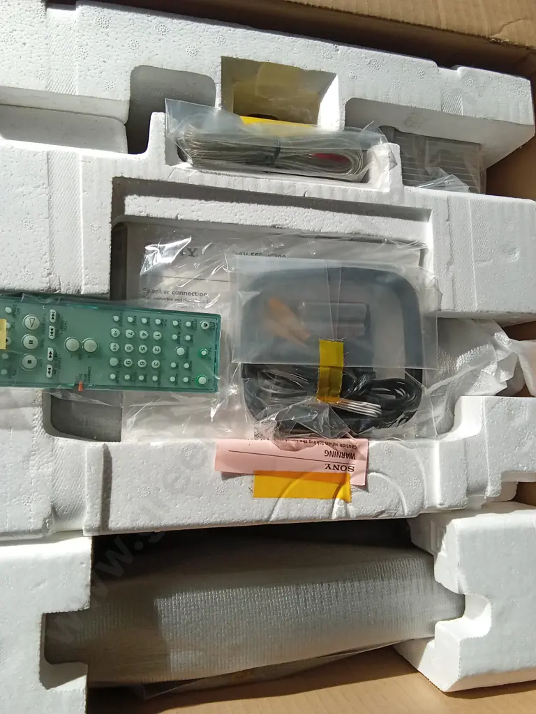 SONY BRAND NEW COMPACT AV SYSTEM (DVD PART BROKEN) Image 1++