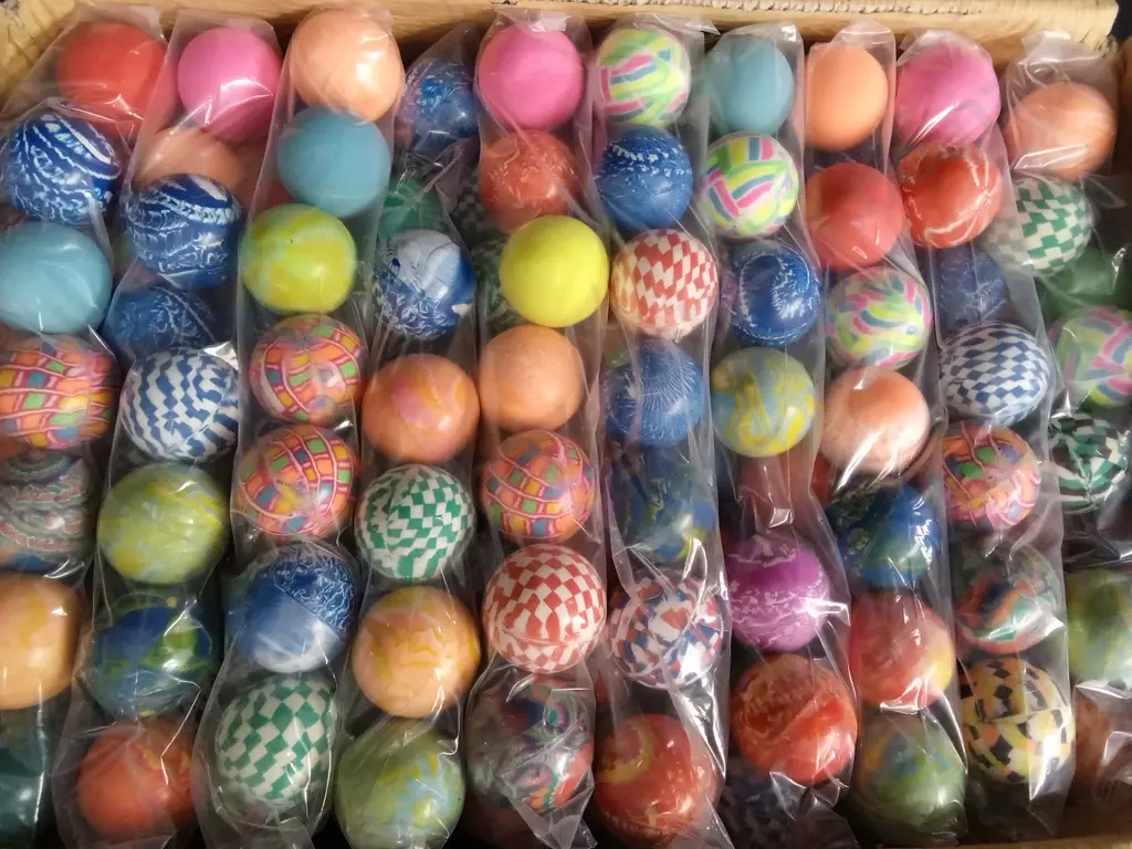 BOX OF BOUNCY BALLS FOR VENDING MACHINE Image 1++