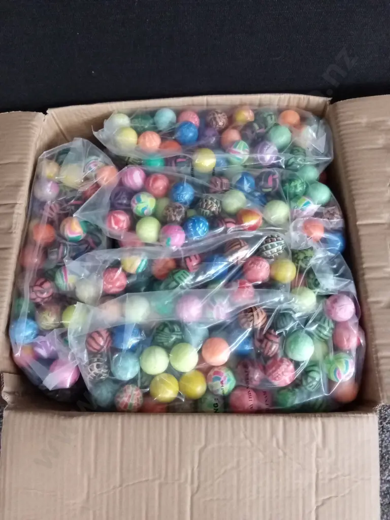 BOX OF BOUNCY BALLS FOR VENDING MACHINE Image 1++