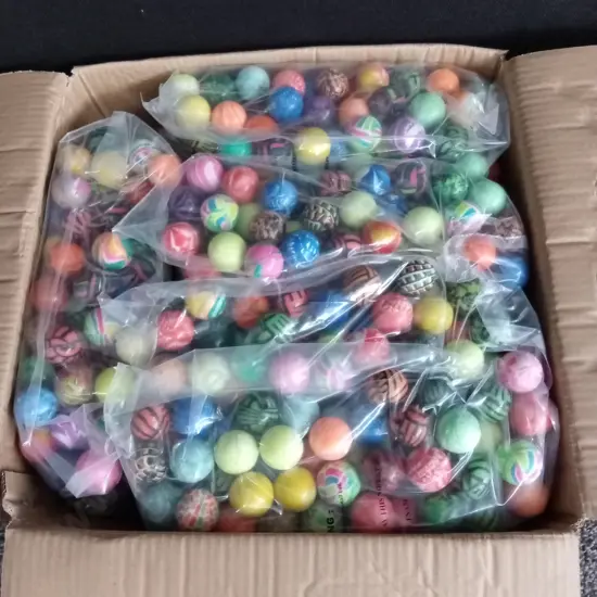 BOX OF BOUNCY BALLS FOR VENDING MACHINE