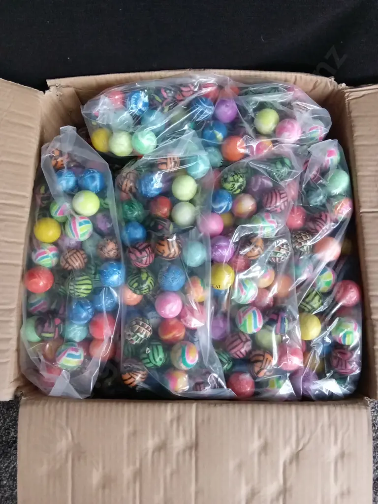 BOX OF BOUNCY BALLS FOR VENDING MACHINE Image 1++