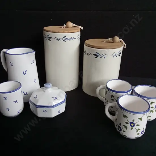 8 PIECES MIX OF BLUE AND WHITE KITCHENWARE