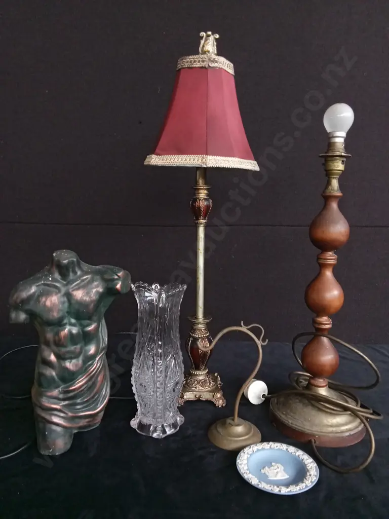 6 DECORATIVE ITEMS Image 1++
