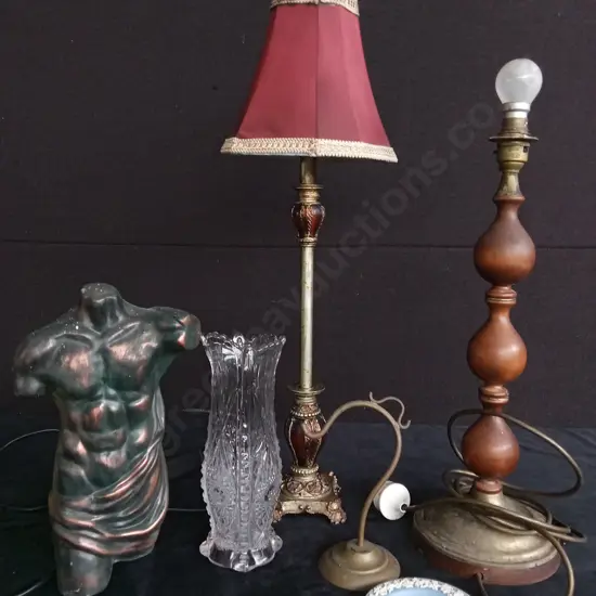 6 DECORATIVE ITEMS