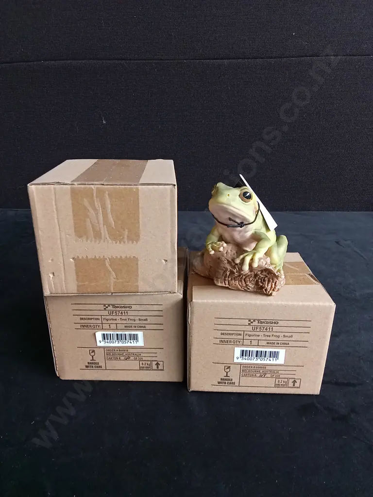 4 TREE FROG FIGURINES Image 1++