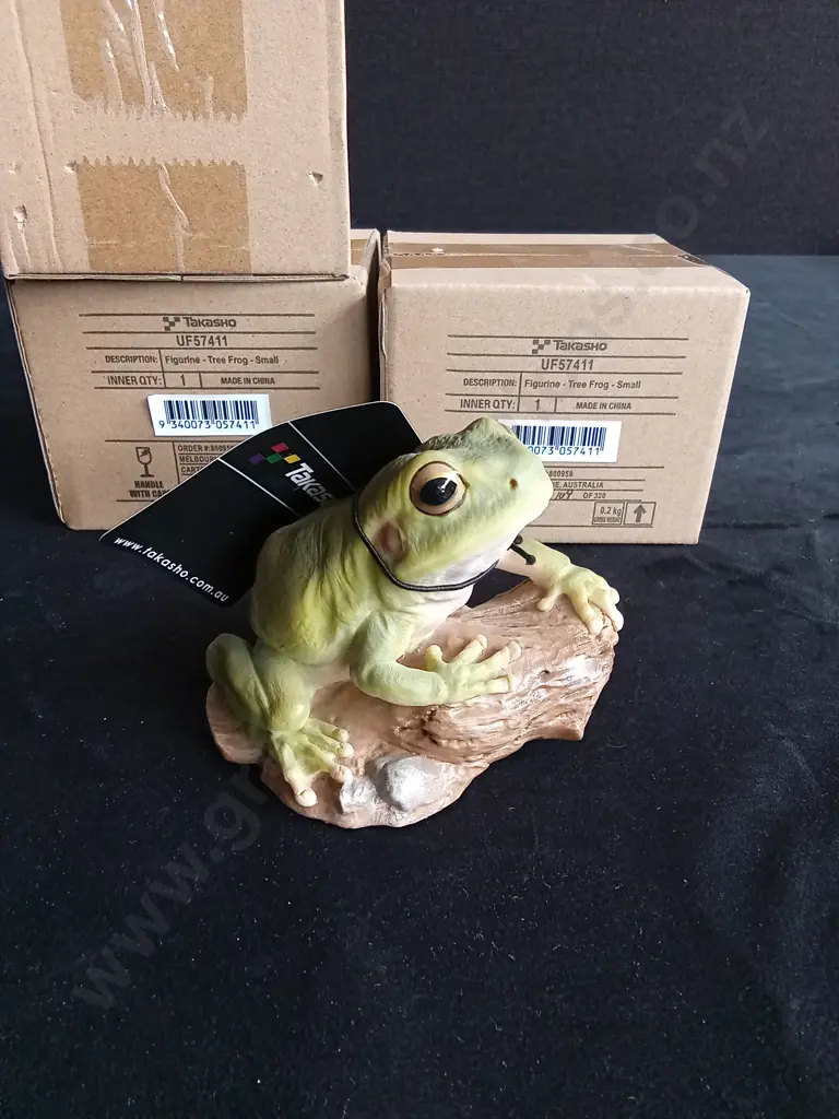 4 TREE FROG FIGURINES Image 1++
