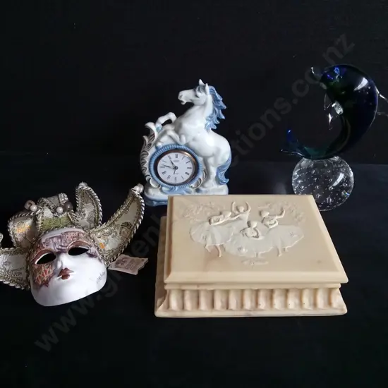 4 PIECES MIX OF VINTAGE DECOR, BOX IS DAMAGED