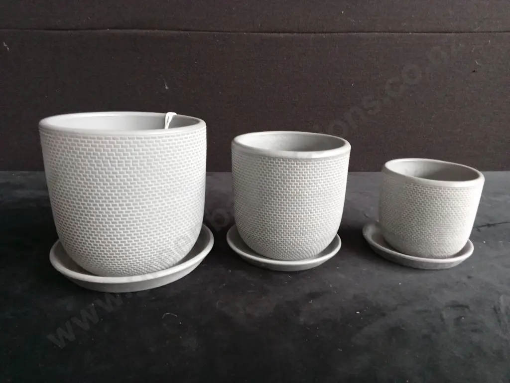 3 GREY PLANT POTS ON BASES Image 1++