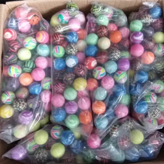 BOX OF BOUNCY BALLS FOR VENDING MACHINE