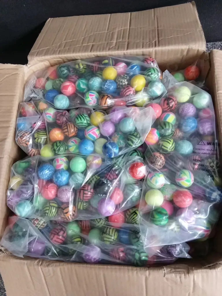 BOX OF BOUNCY BALLS FOR VENDING MACHINE Image 1++