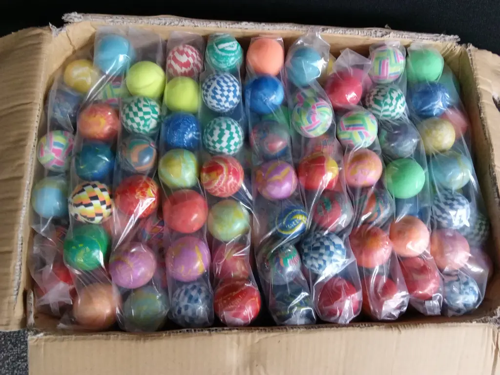 BOX OF BOUNCY BALLS FOR VENDING MACHINE Image 1++