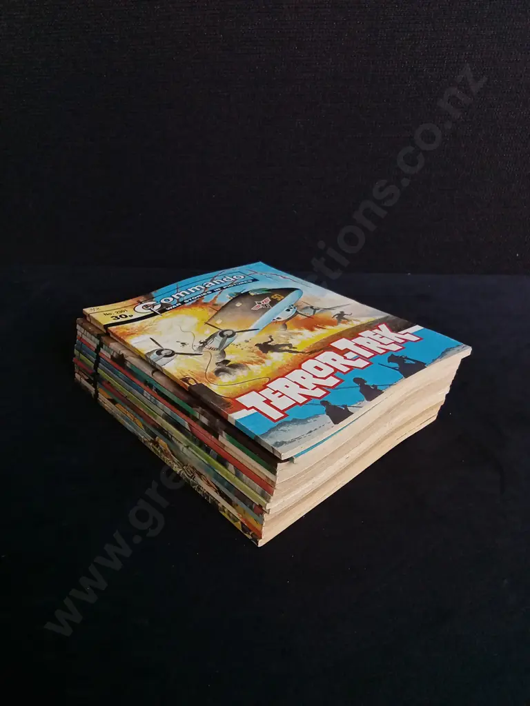 15 PIECES VINTAGE COMMANDO WAR COMICS NO 2301-2335 Image 1++