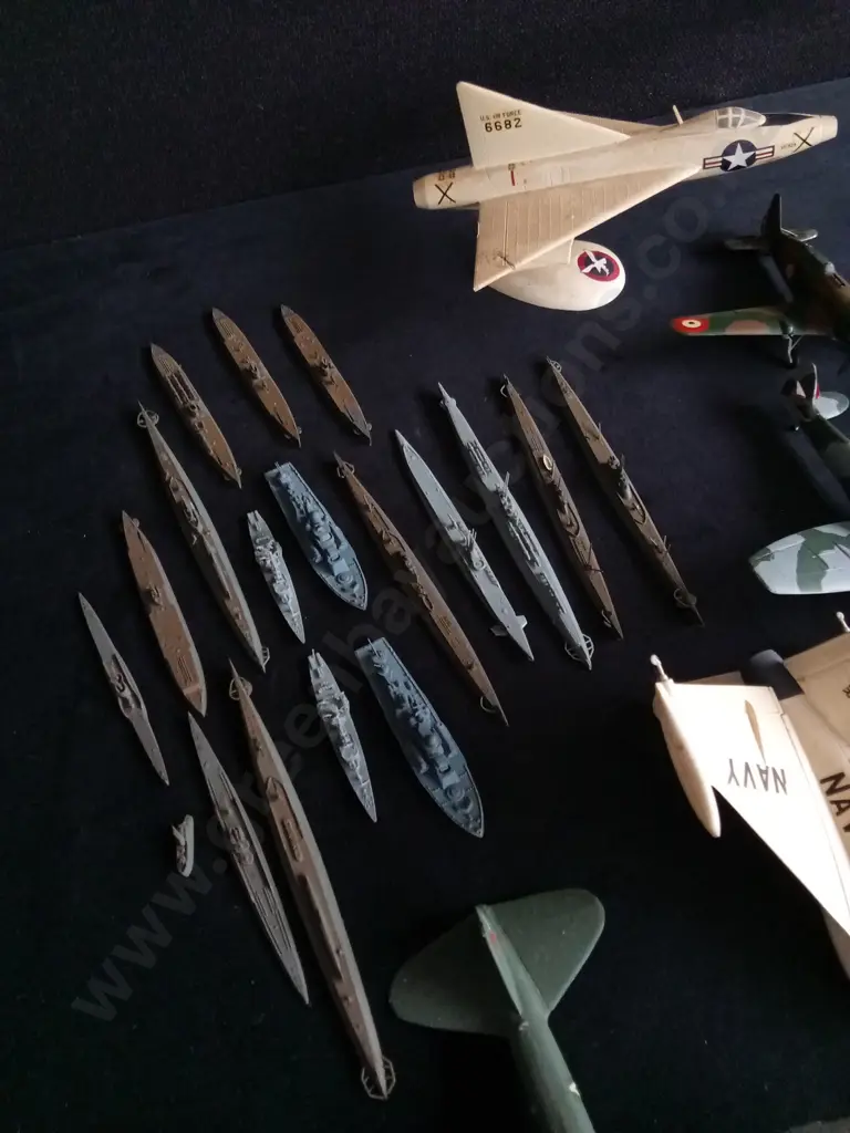 COLLECTION OF VINTAGE AIRCRAFT MODELS, PLUS NAVAL SHIP MODELS Image 1++