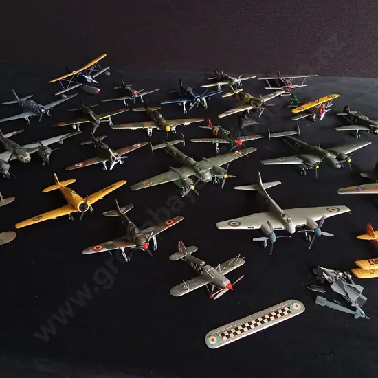 COLLECTION OF VINTAGE AIRCRAFT MODELS