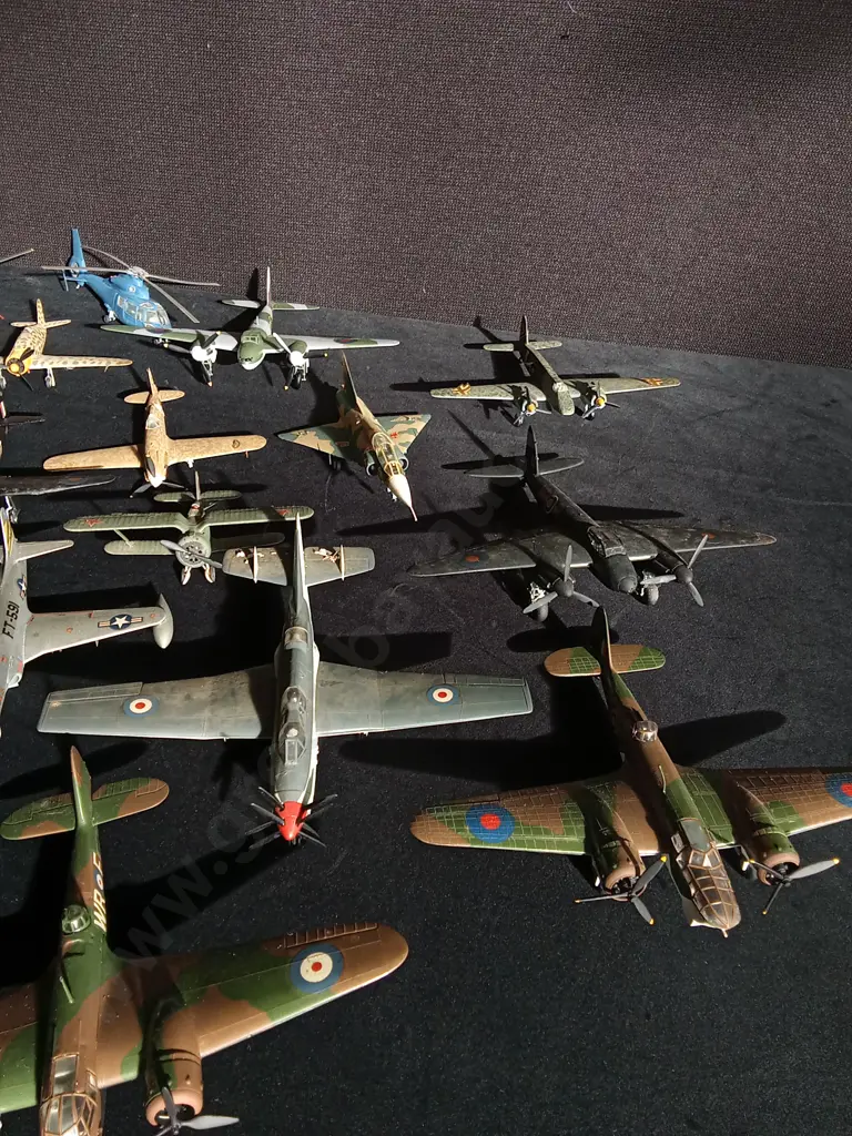 COLLECTION OF VINTAGE AIRCRAFT MODELS Image 1++