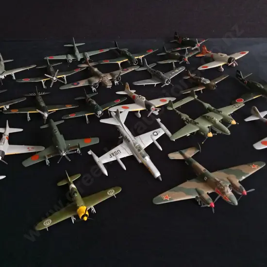 COLLECTION OF VINTAGE AIRCRAFT MODELS