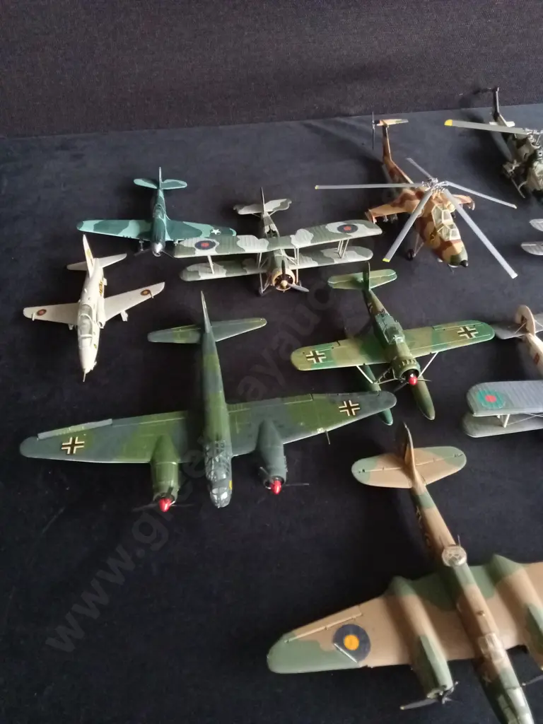 COLLECTION OF VINTAGE AIRCRAFT MODELS Image 1++