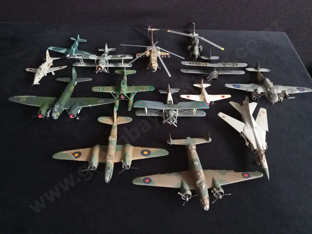 COLLECTION OF VINTAGE AIRCRAFT MODELS Image 1++