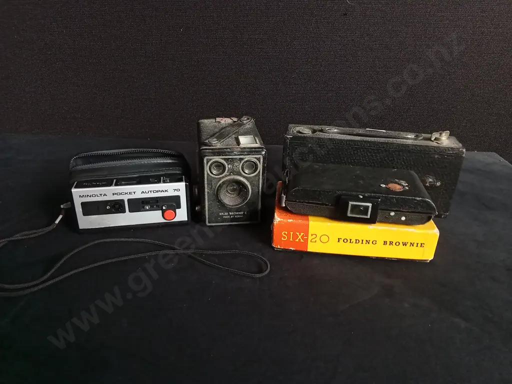 4 PIECES VINTAGE ELECTRONICS, INCLUDING MINOLTA POCKET AUTOPAK, FOLDING BROWNIES, AND KODAK CAMERA Image 1++