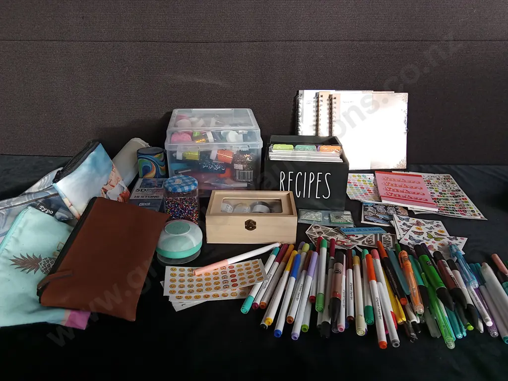 ASSORTED CRAFT SUPPLIES Image 1++