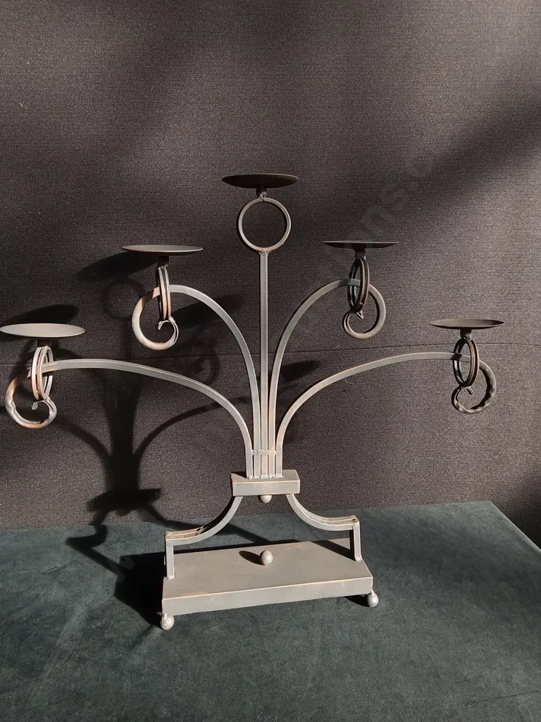 LARGE BRAND NEW CANDLE HOLDER Image 1++