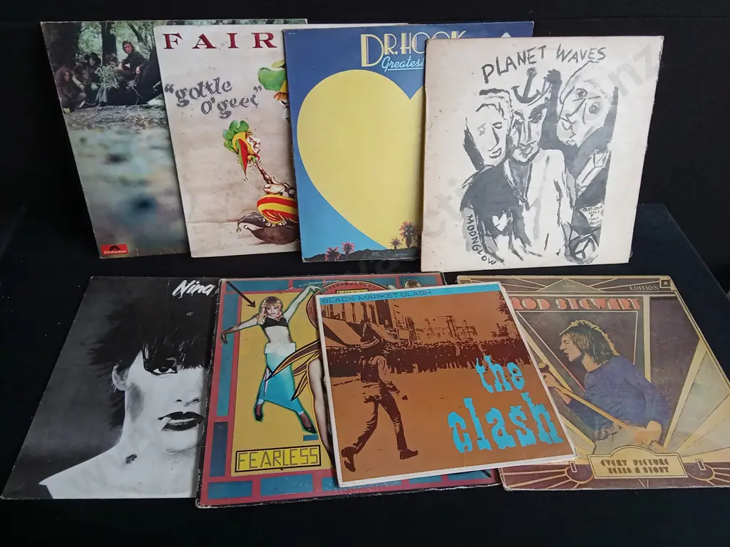 8 VINTAGE VINYL RECORDS Image 1++