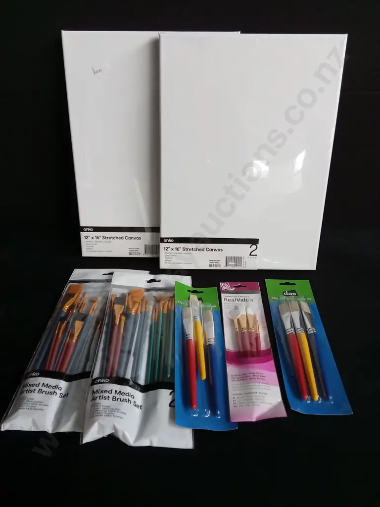 7 PIECES BRAND NEW CANVASES AND PAINT BRUSHES Image 1++