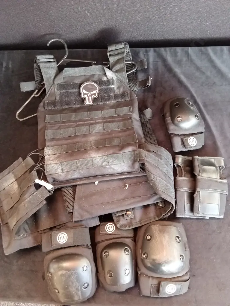 ASSORTED SAFETY GEAR Image 1++