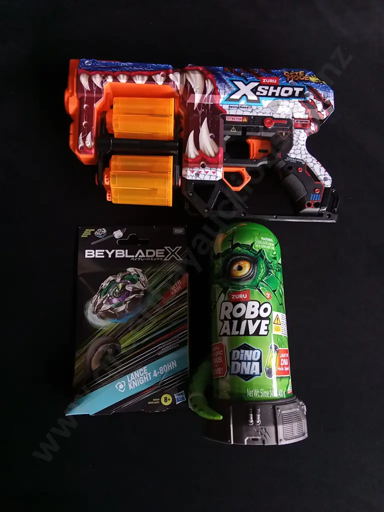 3 PIECES BRAND NEW TOYS Image 1++