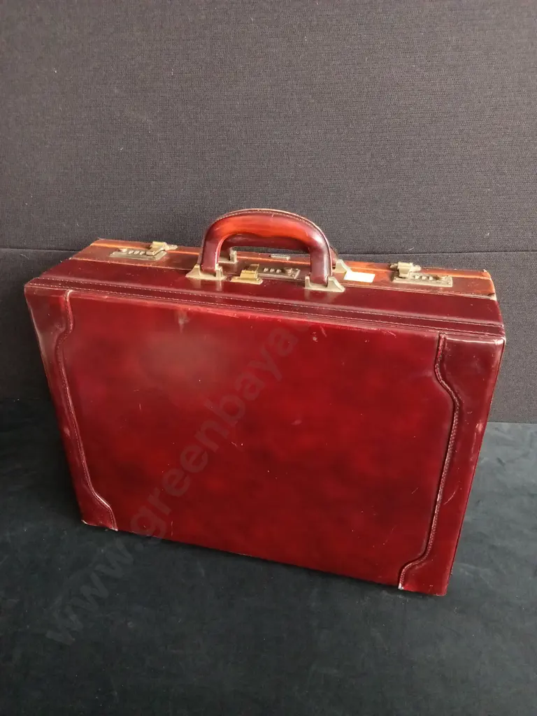 VINTAGE RED LEATHER BRIEFCASE Image 1++