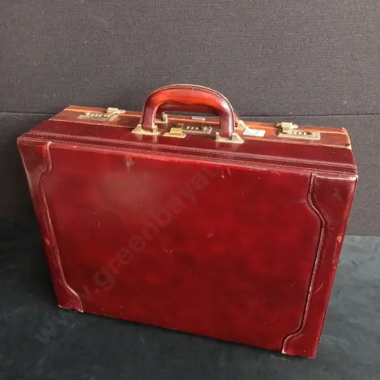 VINTAGE RED LEATHER BRIEFCASE
