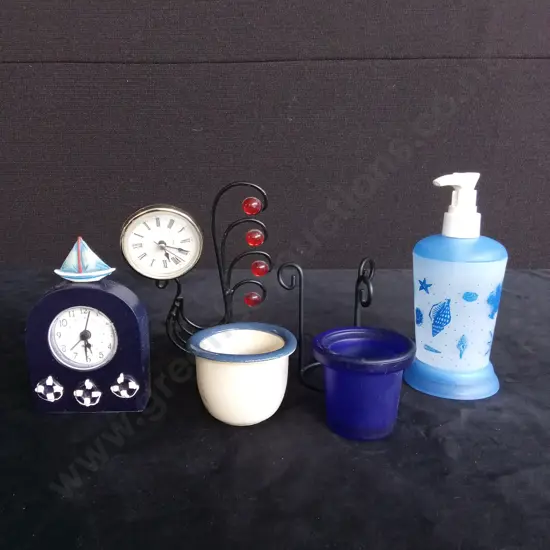 6 DECORATIVE ITEMS