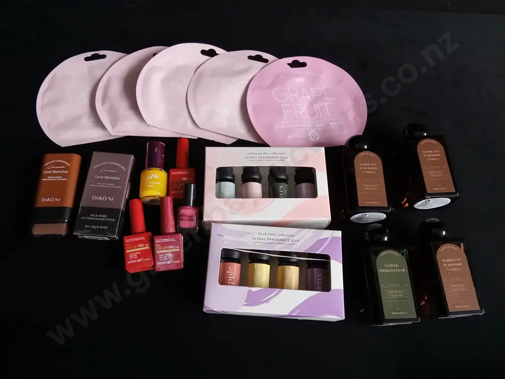 MIX OF BEAUTY AND FRAGRANCE ITEMS Image 1++