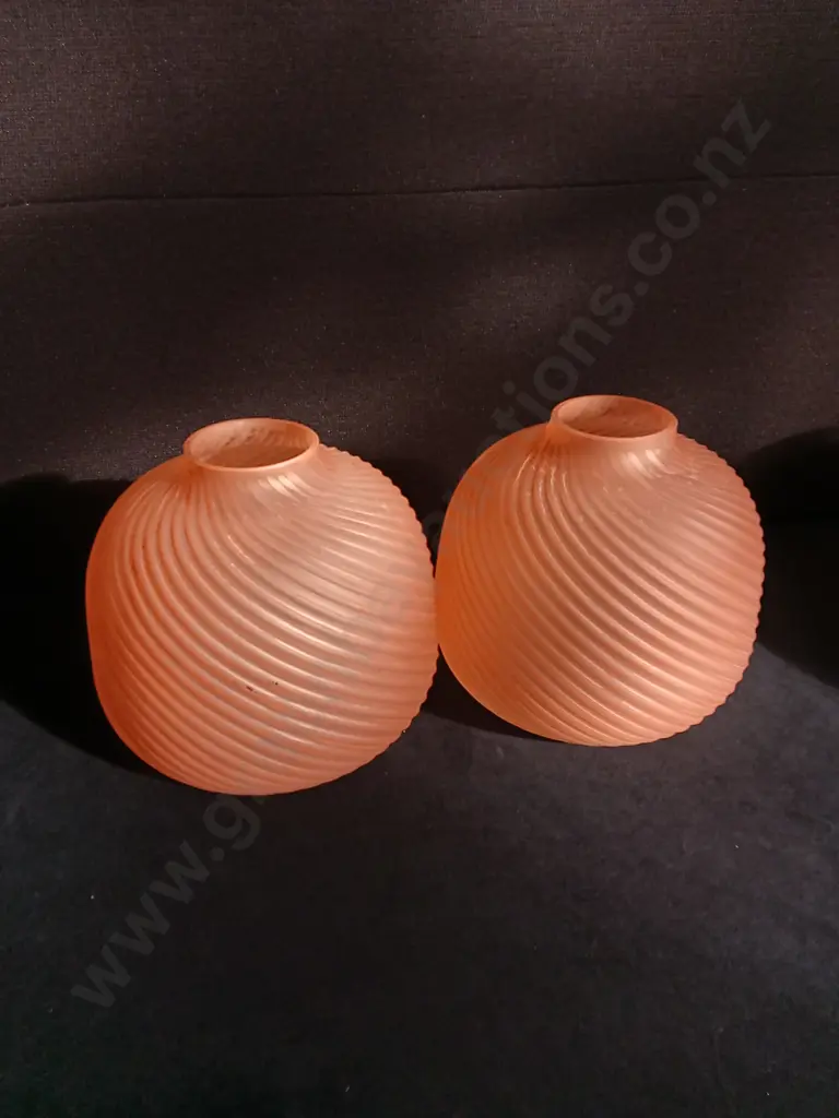 4 PIECES BRAND NEW CORAL COLOURED VASES, BOXED Image 1++
