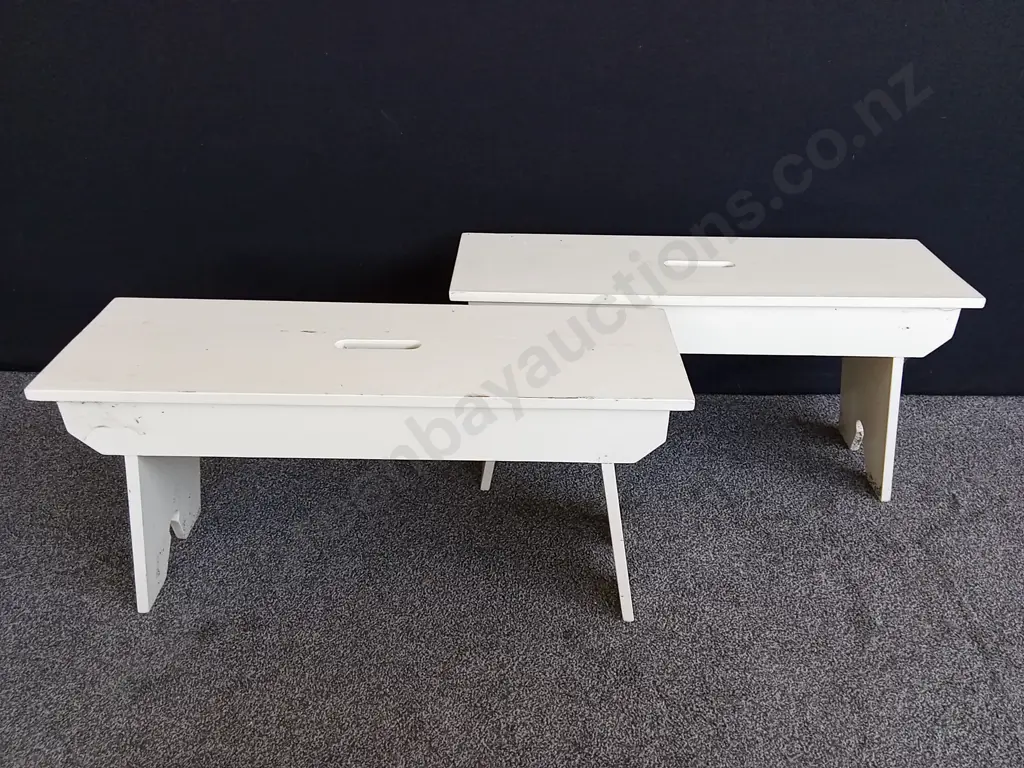 2 WOODEN BENCHES Image 1++