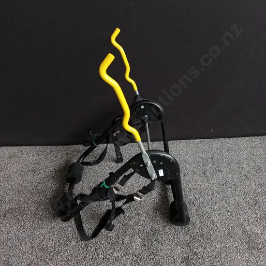 TRUNK-MOUNTED BIKE RACK