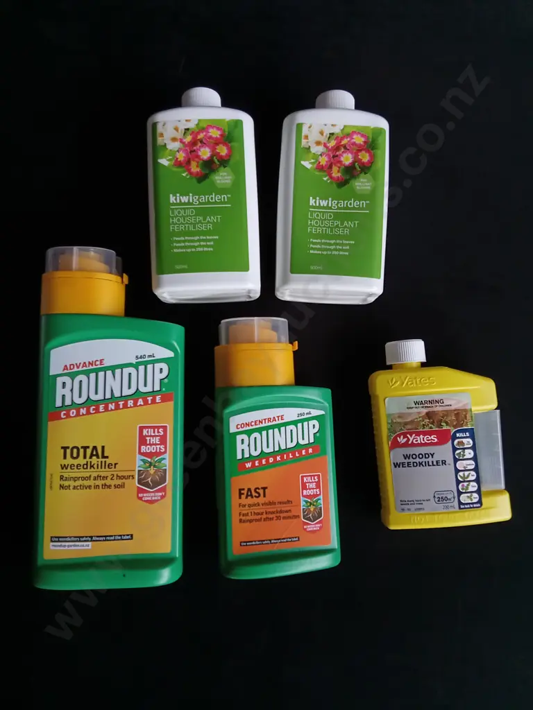 5 PIECES BRAND NEW GARDEN PRODUCTS Image 1++