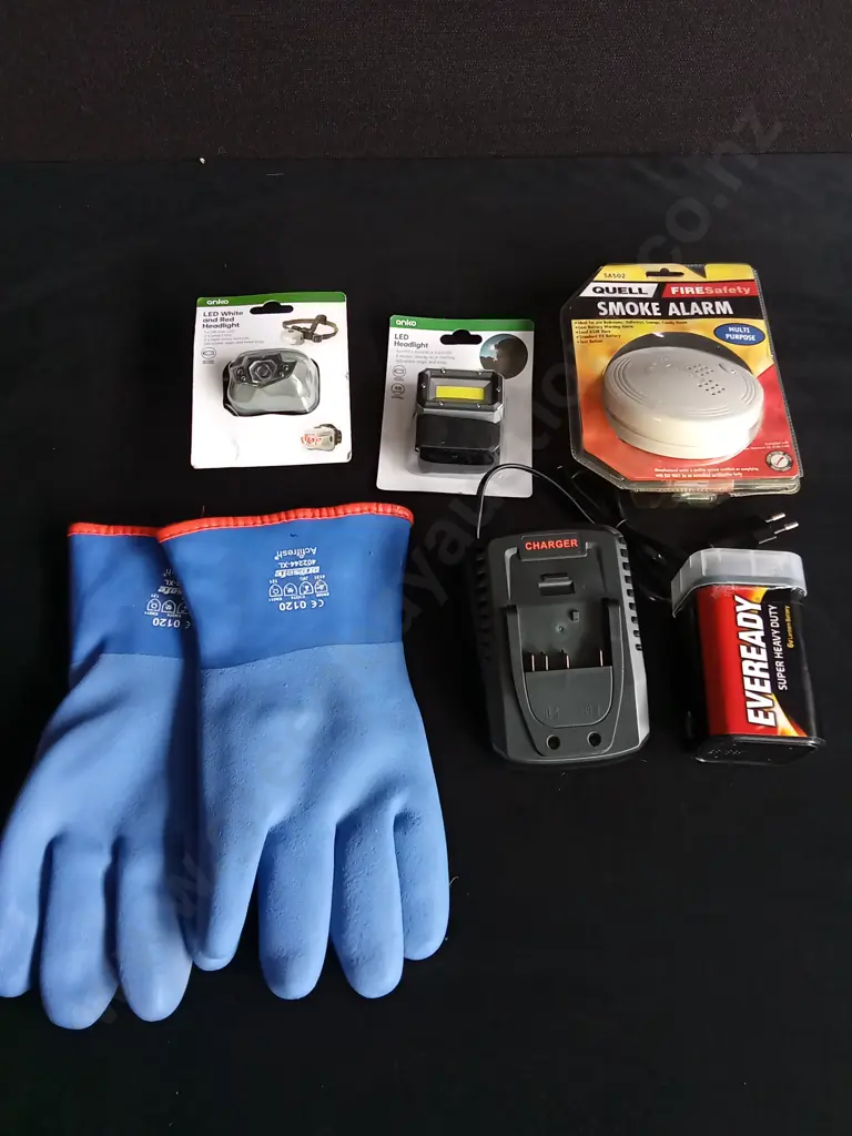 6 PIECES MISCELLANEOUS MIX OF ITEMS Image 1++
