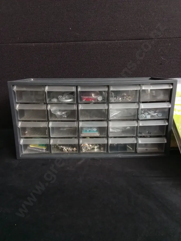 MIX OF HARDWARE AND ORGANISER Image 1++