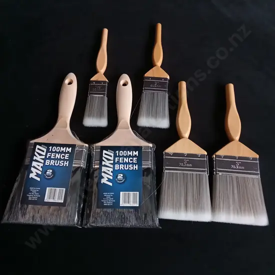 6 PIECES BRAND NEW PAINT BRUSHES