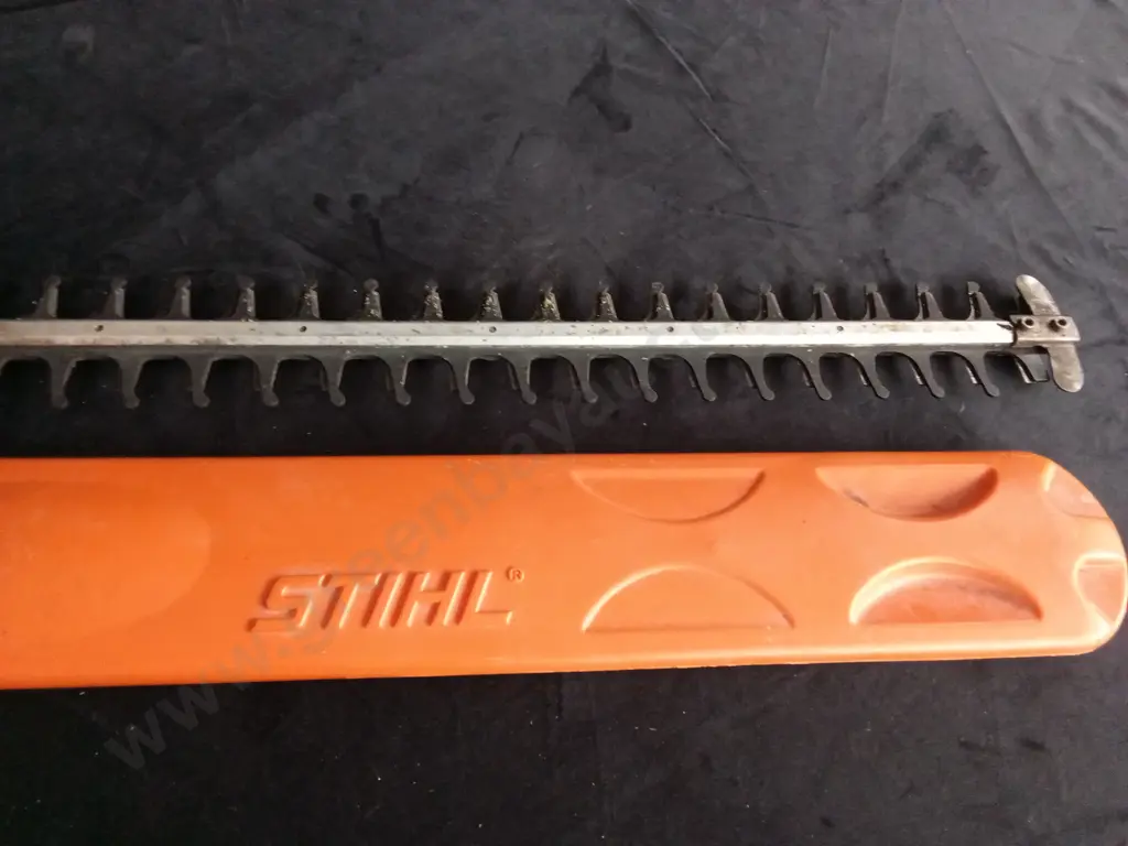 STIHL HSA66 CORDLESS HEDGE TRIMMER TESTED WORKING WITH 2.8 AMP HOUR BATTERY AND CHARGER Image 1++