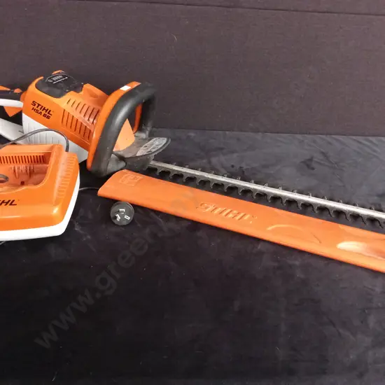 STIHL HSA66 CORDLESS HEDGE TRIMMER TESTED WORKING WITH 2.8 AMP HOUR BATTERY AND CHARGER
