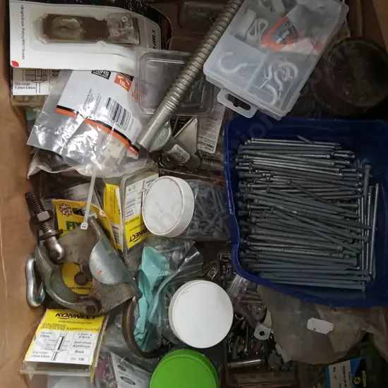 BOX OF HARDWARE