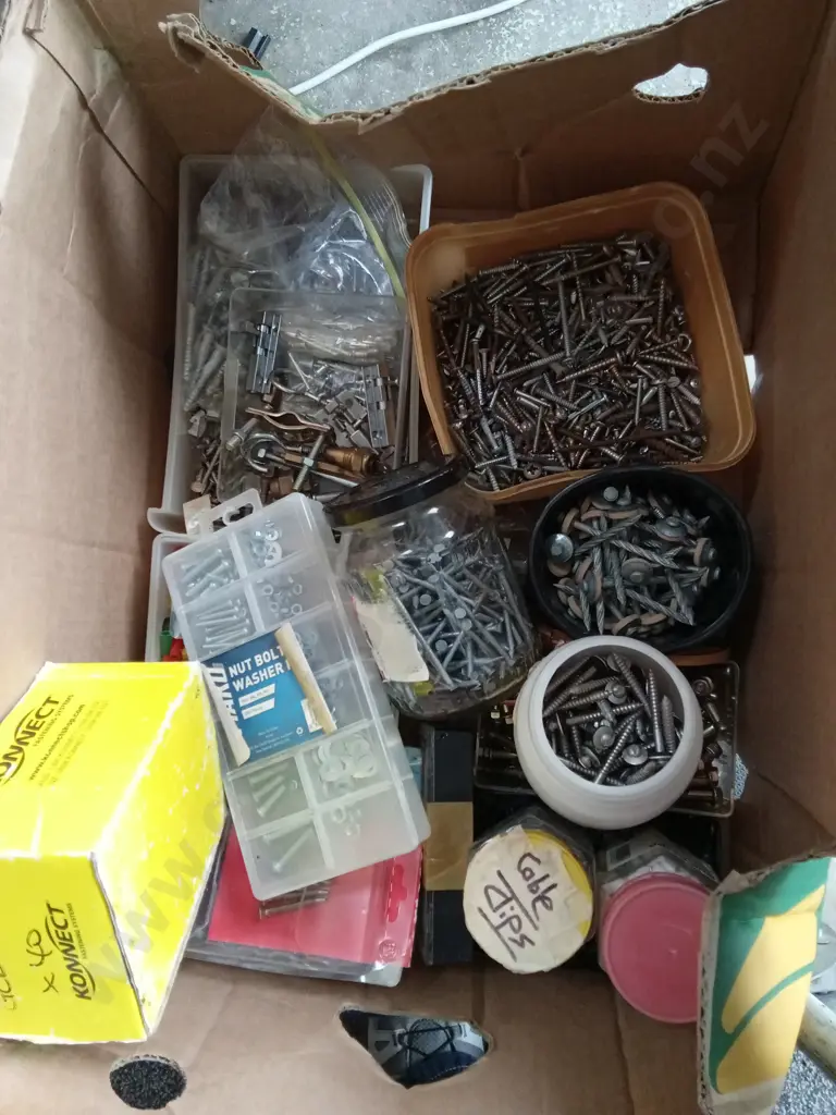 BOX OF HARDWARE Image 1++